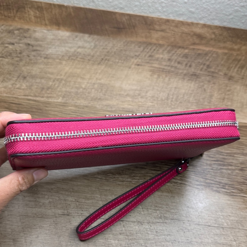 Michael Kors Jet Set Raspberry Pebbled Leather Zip-Around Wristlet Wallet - Picture 4 of 7
